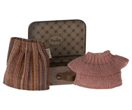 Maileg Ubranko myszki - Knitted blouse and skirt in suitcase, Grandma mouse